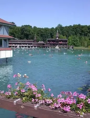 Kalma, Kalma Villa, Hotell Hévíz